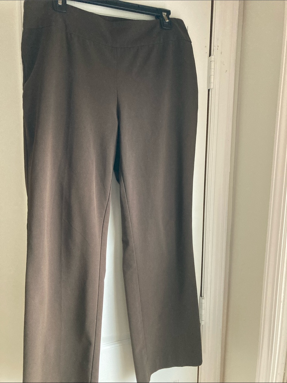 Classic Wide-Leg Stretch Pants in Brown